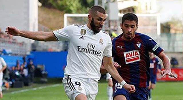 แฟนบอลชุดขาว