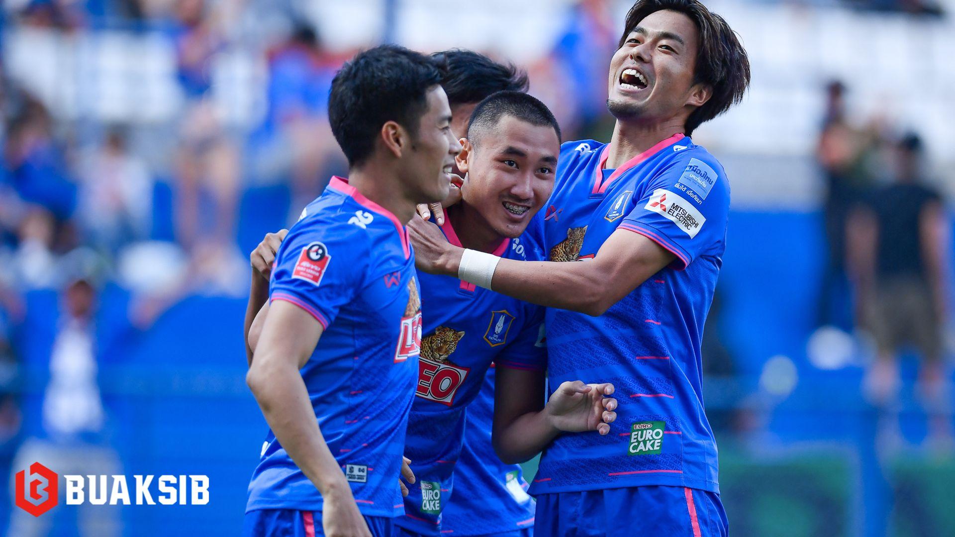 อภิสิทธิ์ โสรฎา